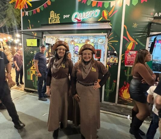 Pratos que carregam nomes de artistas celebram a cultura nordestina no Parque do Povo