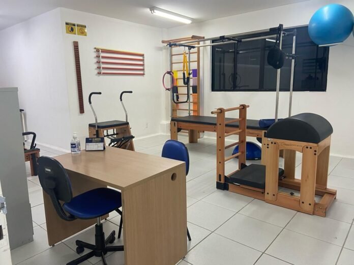 2- Clinica de fisioterapia da UNINASSAU Campina Grande (1) (3) (1) (2) (1)